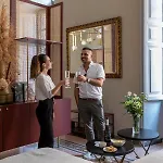 Glance In Hotel