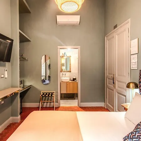 Glance In Hotel Roma