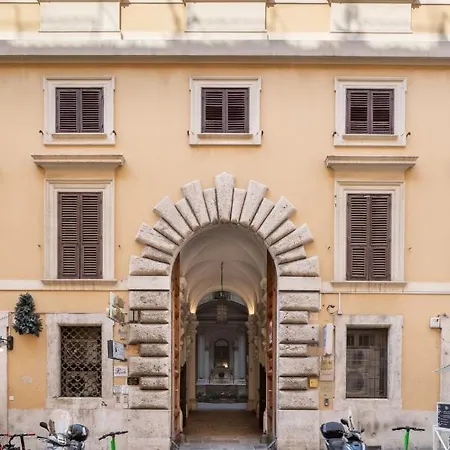Glance In Rome