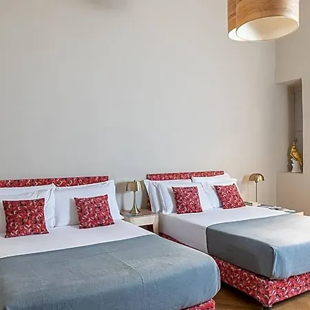 Glance In Hotel