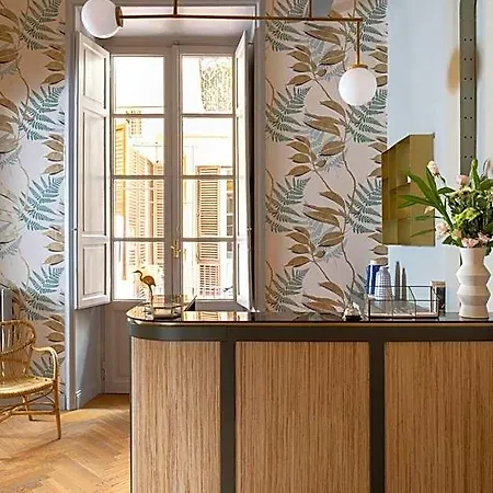Glance In Hotel Roma