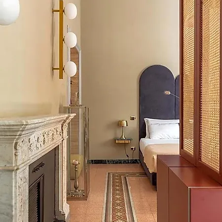 Glance In Hotel Roma