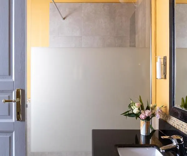 Hotel Glance In 3*